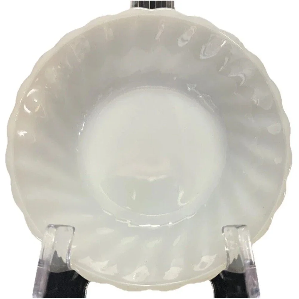 Vintage Anchor Hocking Milk Glass Swirl Edge 5” Dessert Berry Bowl MCM